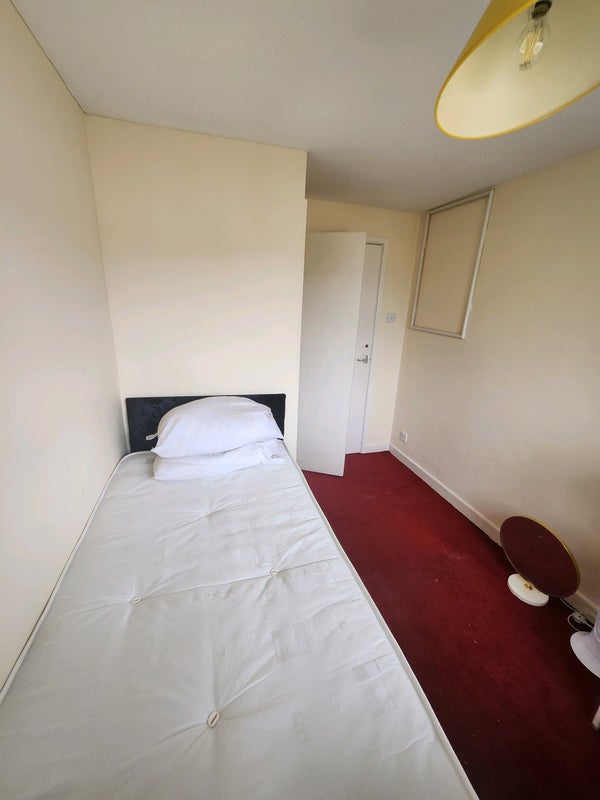 Room Caddick Close in Bristol