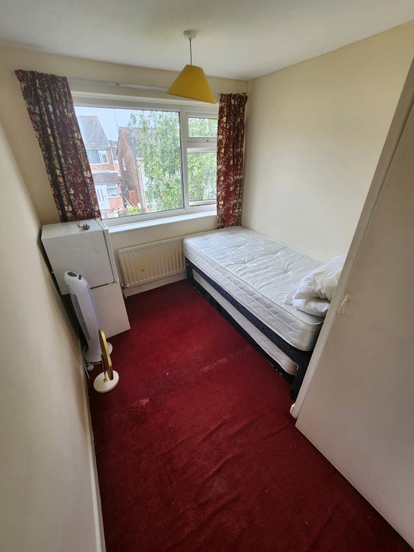 Room Caddick Close in Bristol