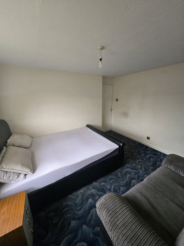 Room Caddick Close in Bristol