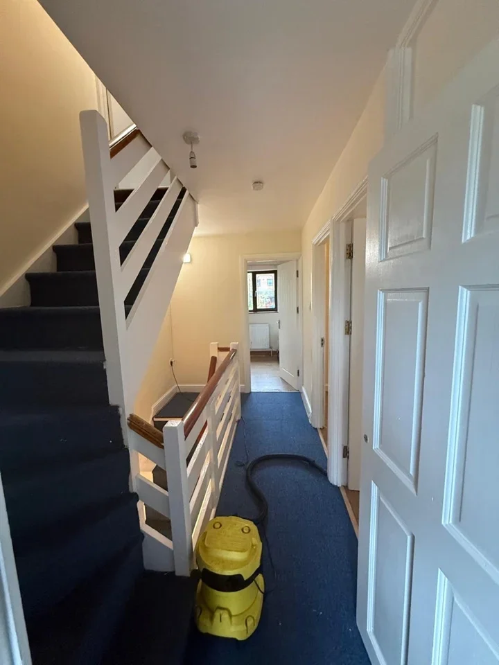 Room Raphael Drive in Watford