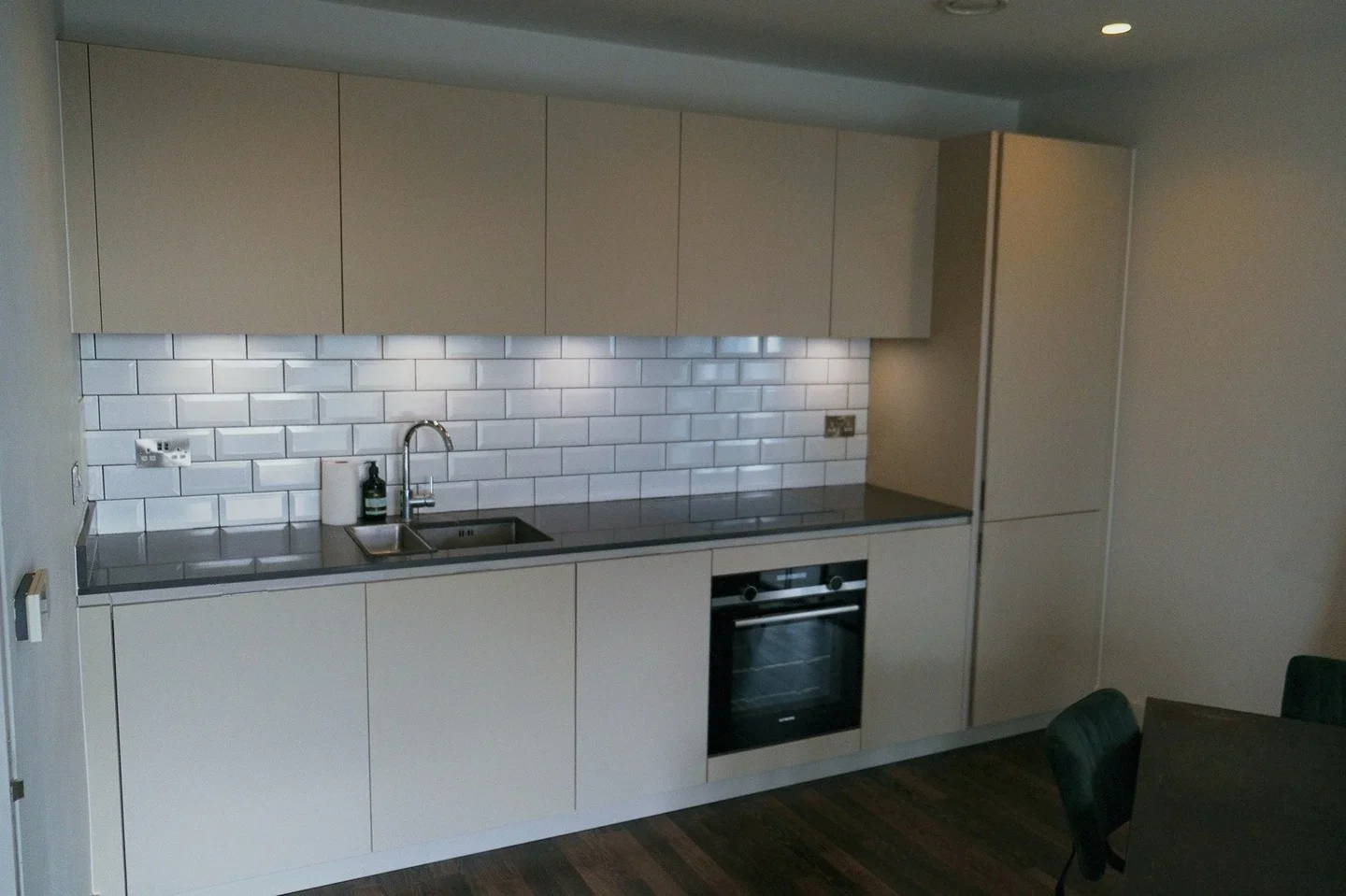 Flat Moulding Lane in Greater London
