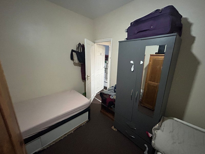 Room Hall Road in Greater London