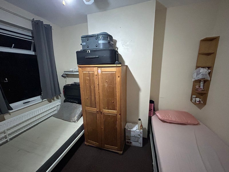 Room Hall Road in Greater London