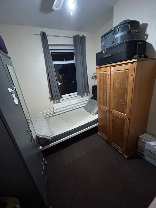 Room Hall Road in Greater London