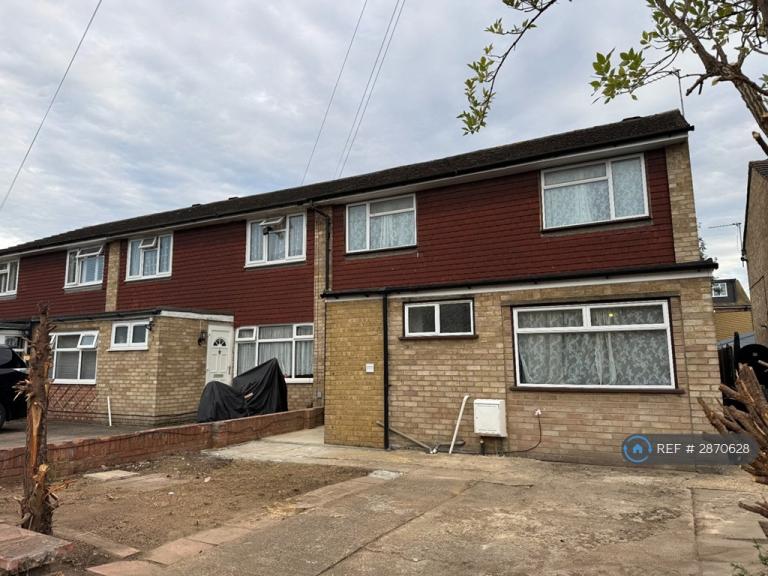 Room Leacroft Close in Greater London