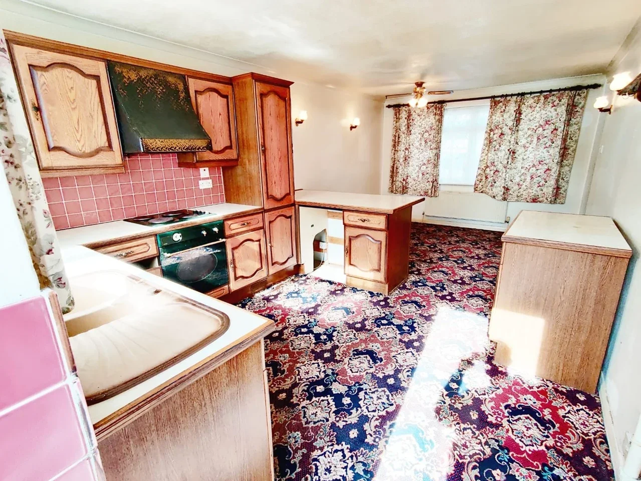 Room Welhouse Road in Greater London