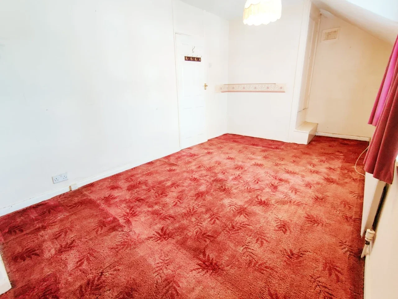 Room Welhouse Road in Greater London