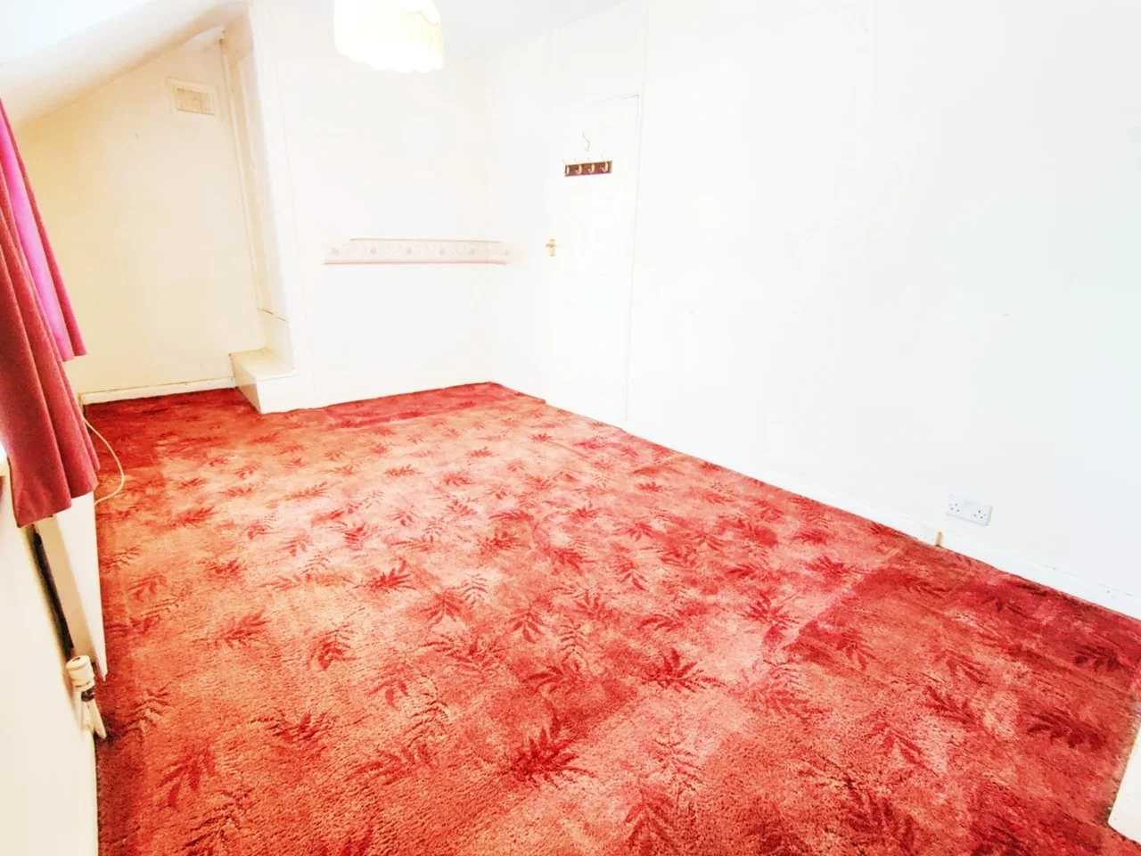 Room Welhouse Road in Greater London