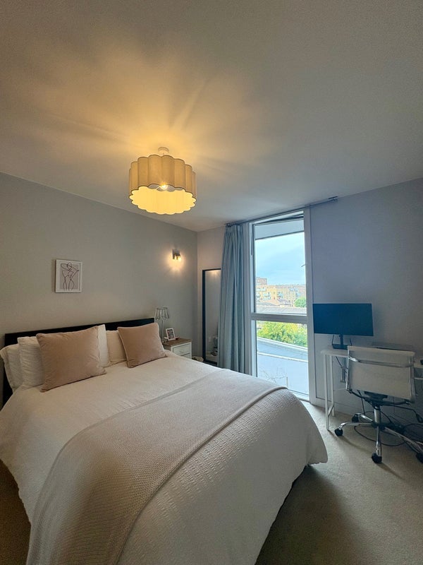 Room Chadwell Lane in Greater London