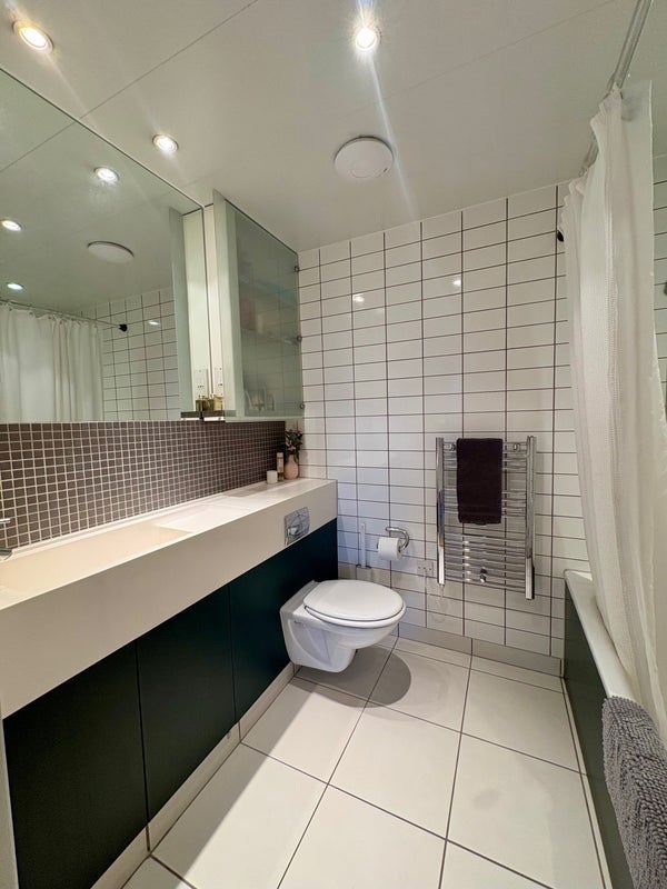 Room Chadwell Lane in Greater London