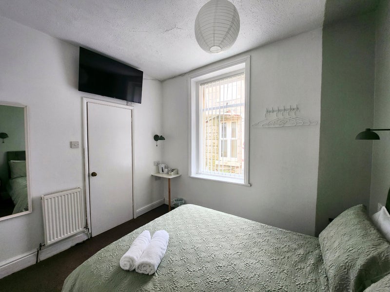 Room Barton Avenue in Blackpool