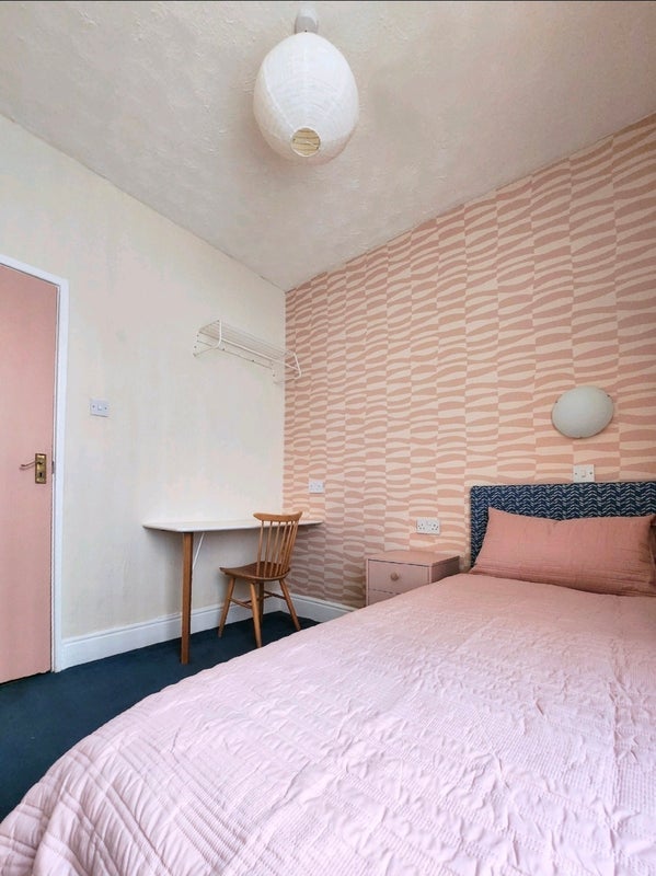 Room Barton Avenue in Blackpool