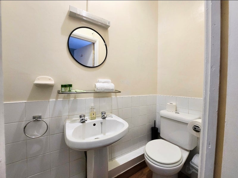 Room Barton Avenue in Blackpool