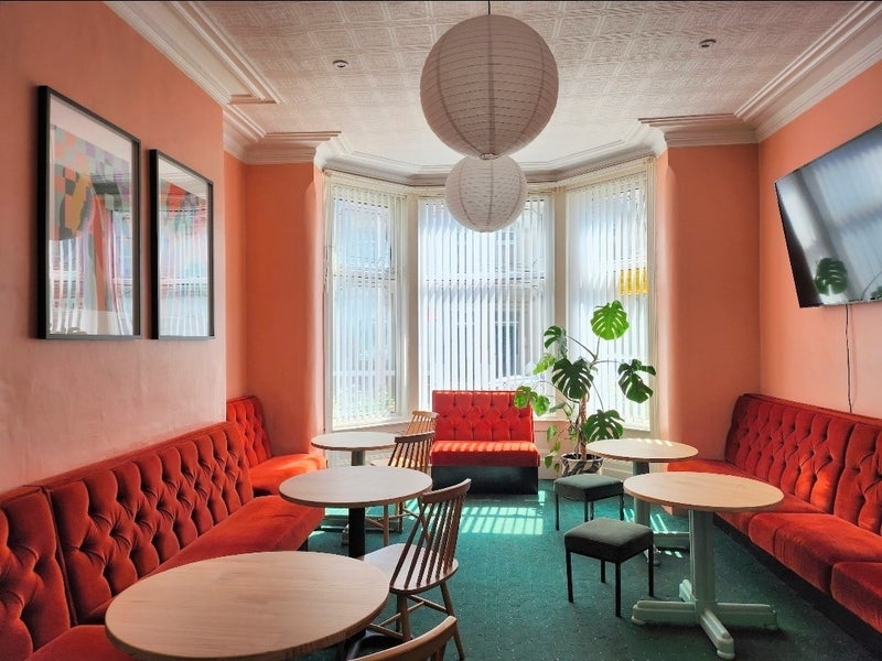 Room Barton Avenue in Blackpool
