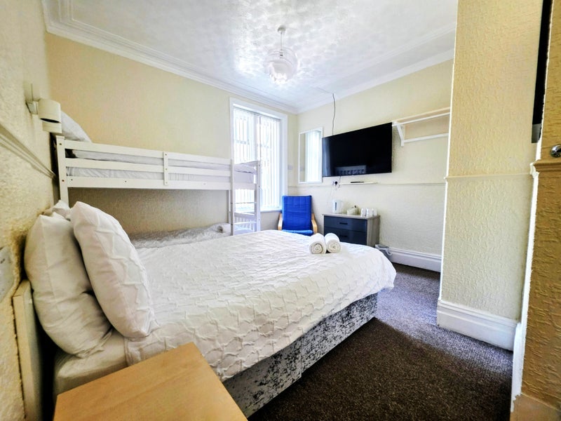 Room Barton Avenue in Blackpool