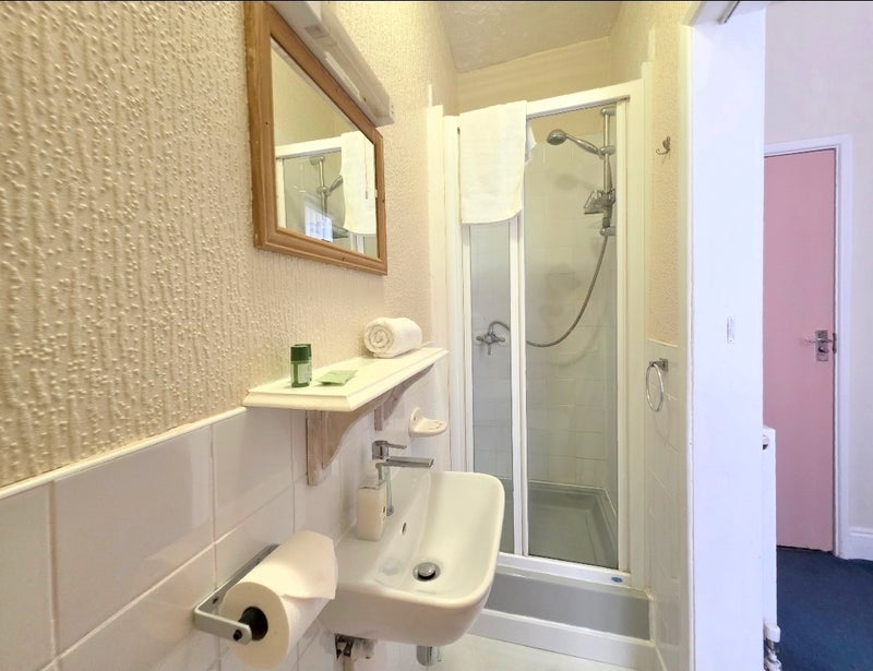 Room Barton Avenue in Blackpool