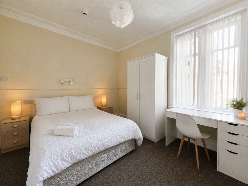 Room Barton Avenue in Blackpool