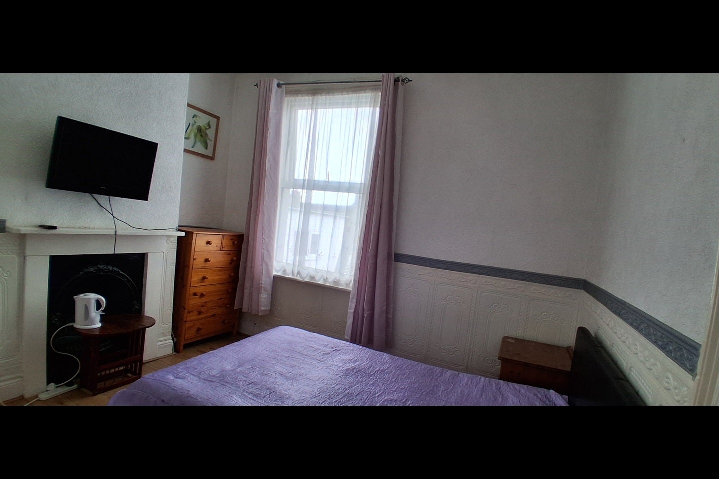 Room Alma Road in Borough of Swale