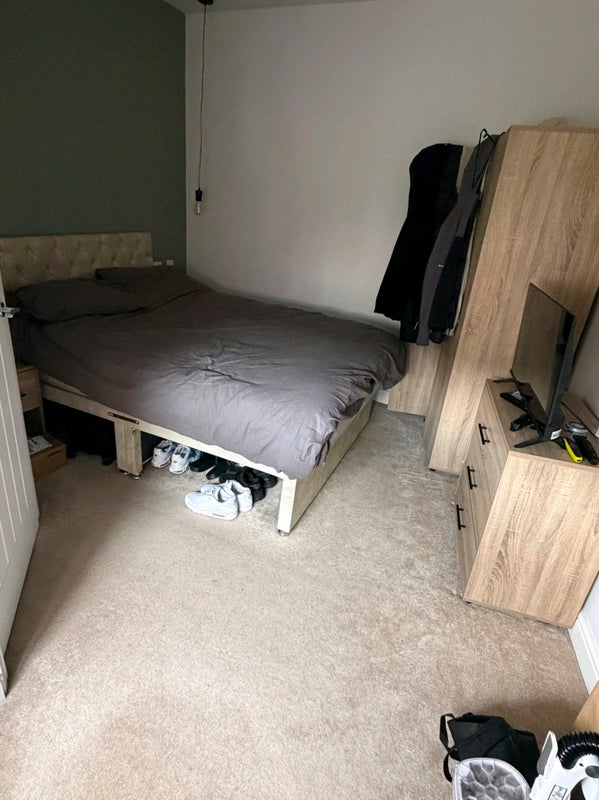 Room Cross Street in Wakefield