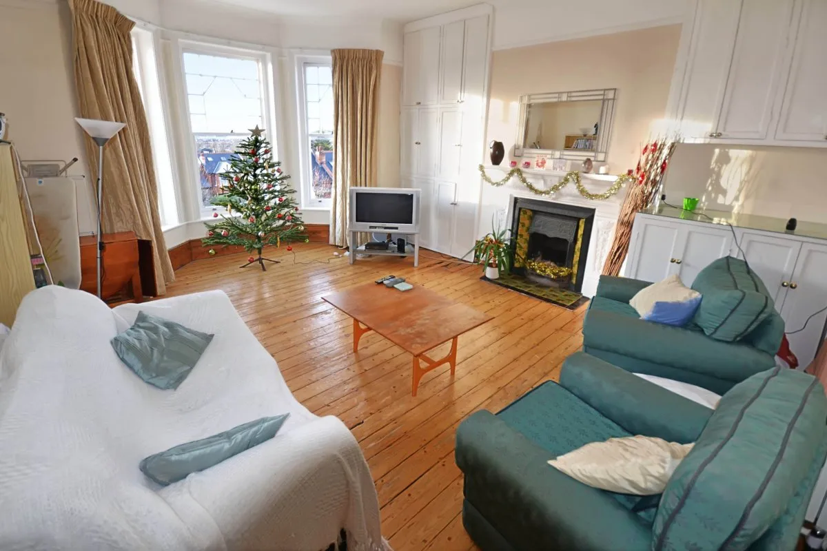 Flat Gondar Gardens in Greater London