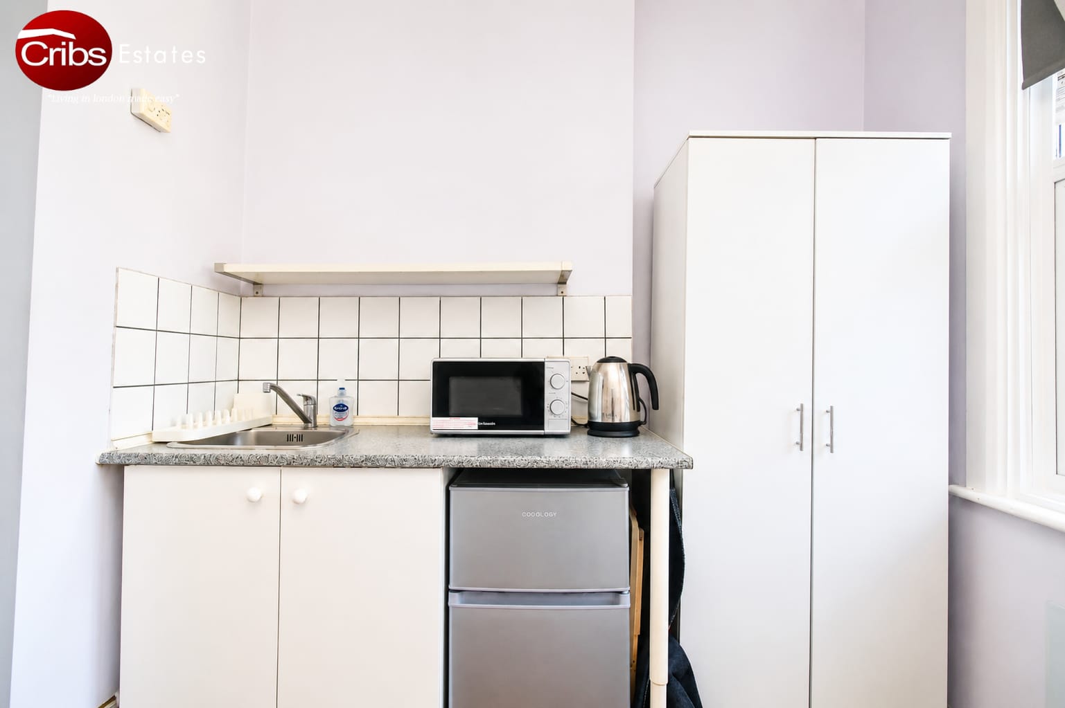 Room Queens Road in Greater London