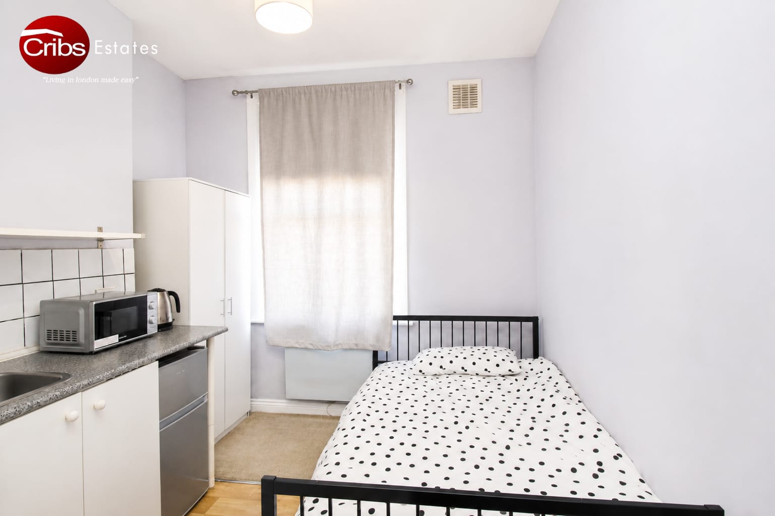 Room Queens Road in Greater London
