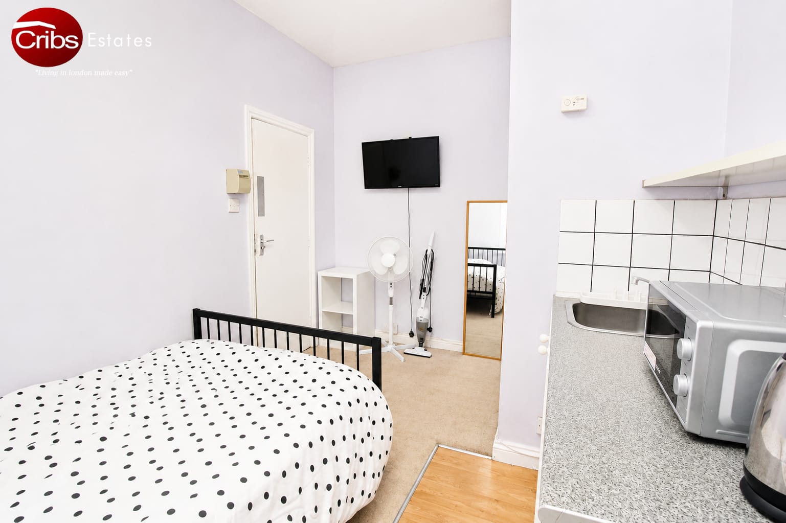 Room Queens Road in Greater London