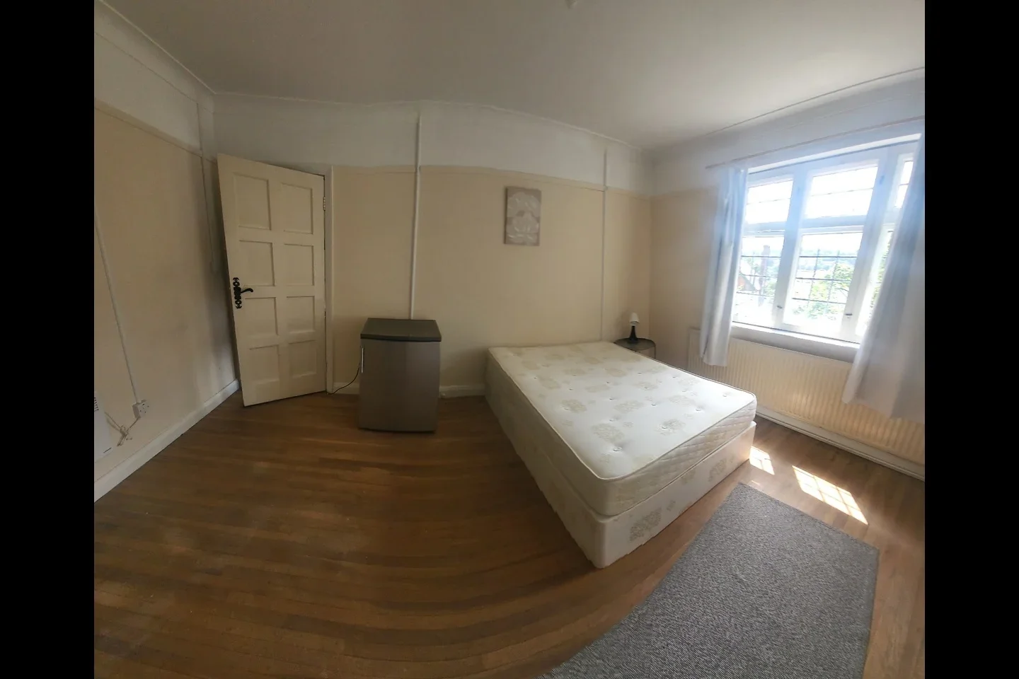 Room Wyvern Road in Greater London