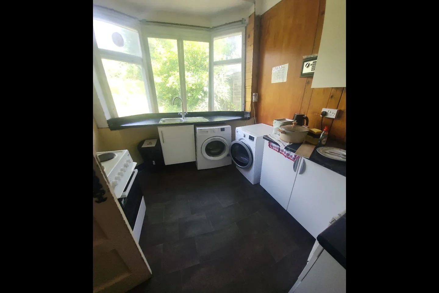 Room Wyvern Road in Greater London