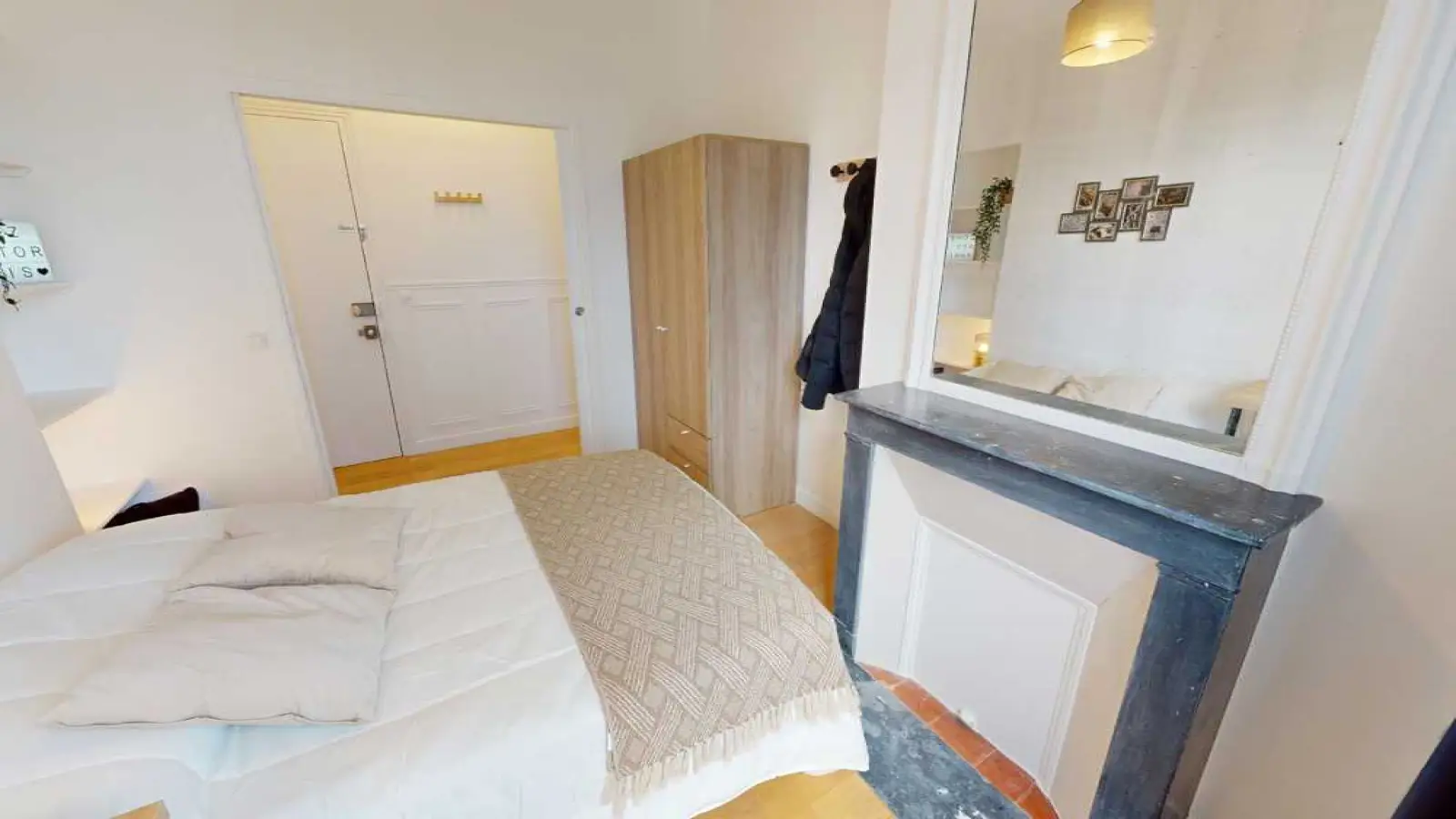 Chambre Rue Crozatier à Paris