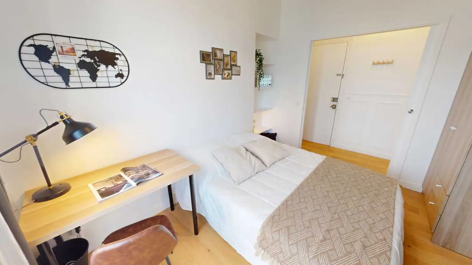 Chambre Rue Crozatier à Paris