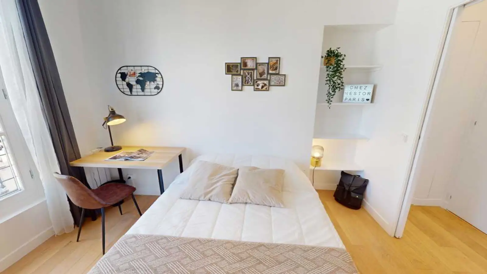 Chambre Rue Crozatier à Paris