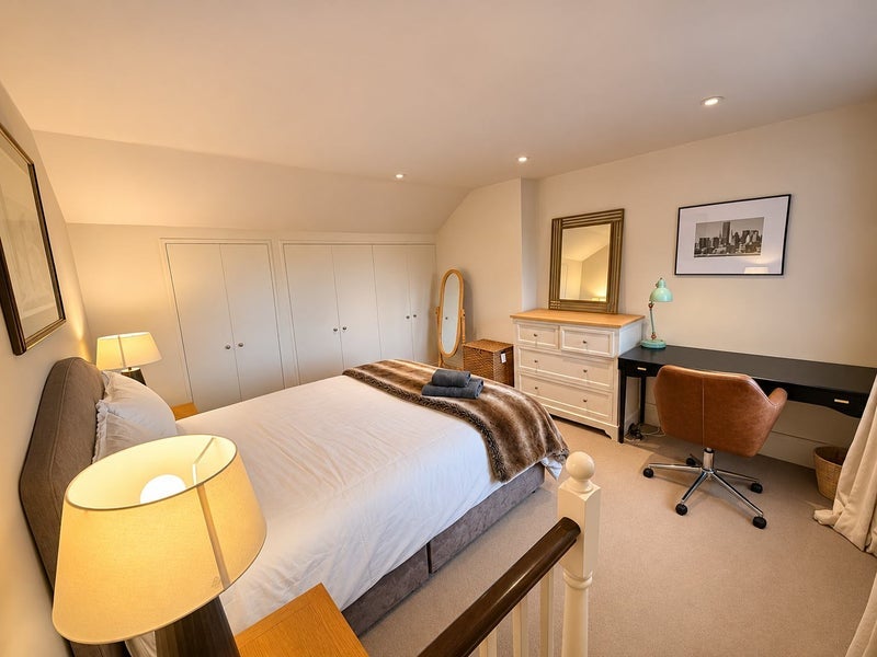 Room Fullerton Road in Greater London