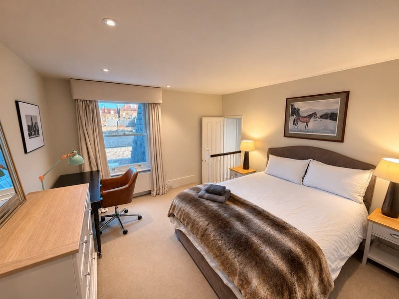 Room Fullerton Road in Greater London