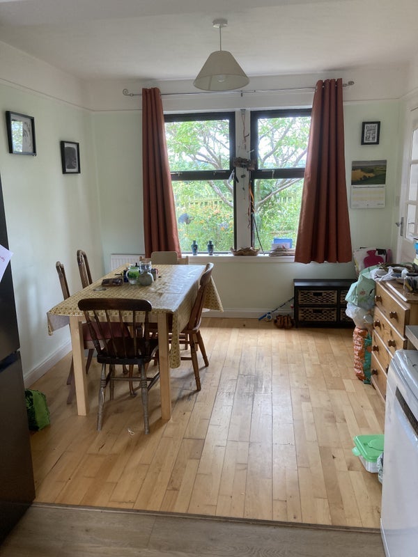 Room Kirkhill Way in Penicuik