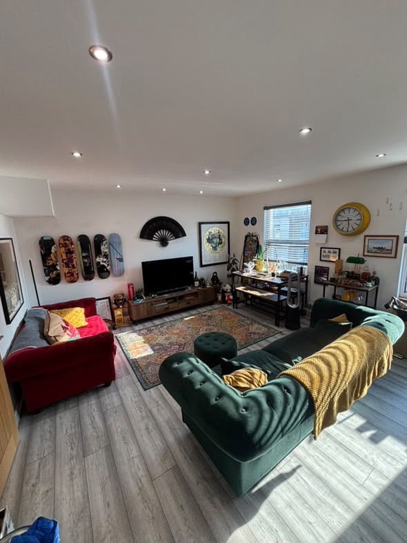 Room Hoe Street in Greater London