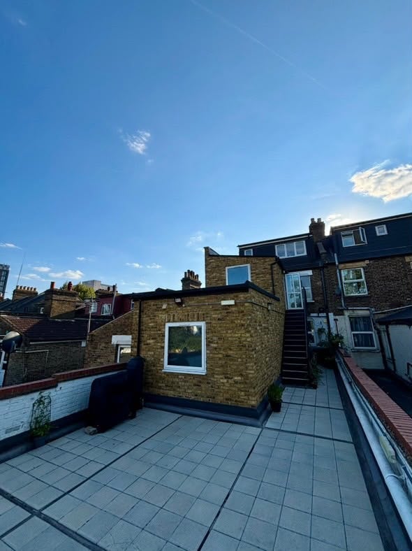 Room Hoe Street in Greater London