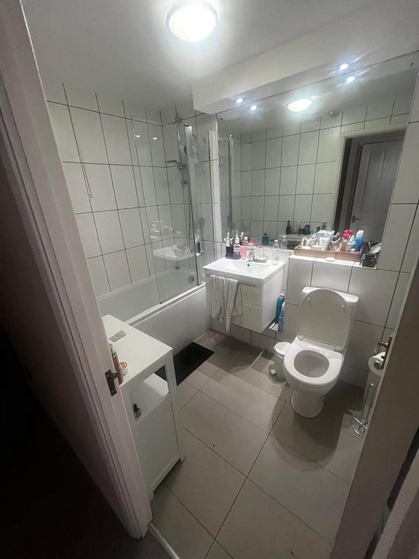 Room Hooper Street in Greater London