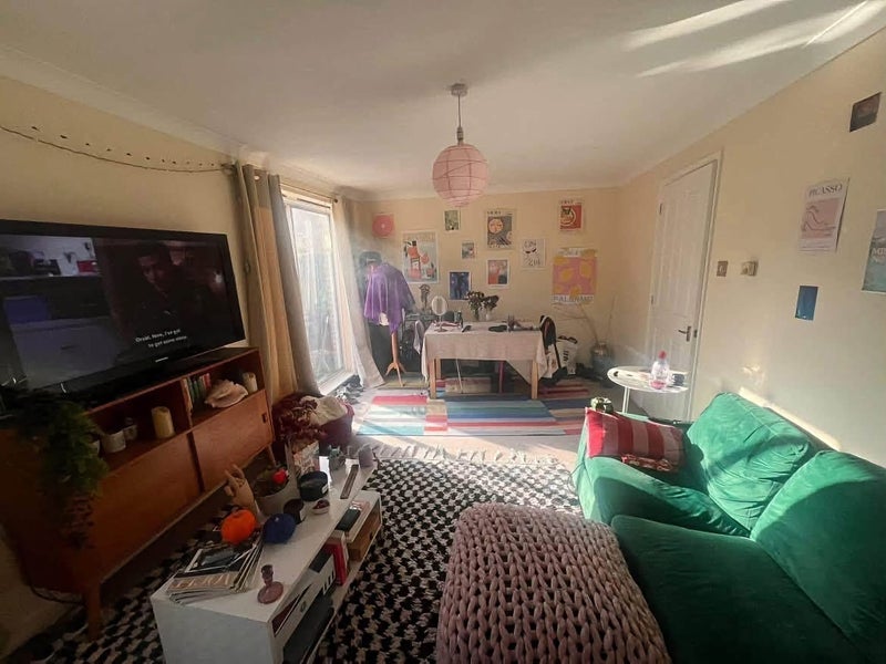Room Hooper Street in Greater London