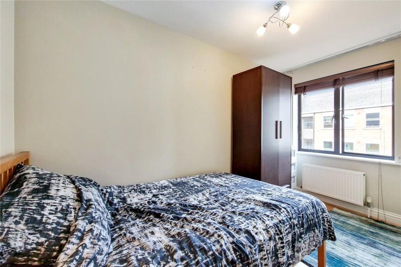 Room Tollington Way in Greater London