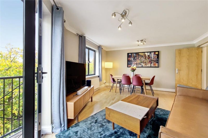 Room Tollington Way in Greater London