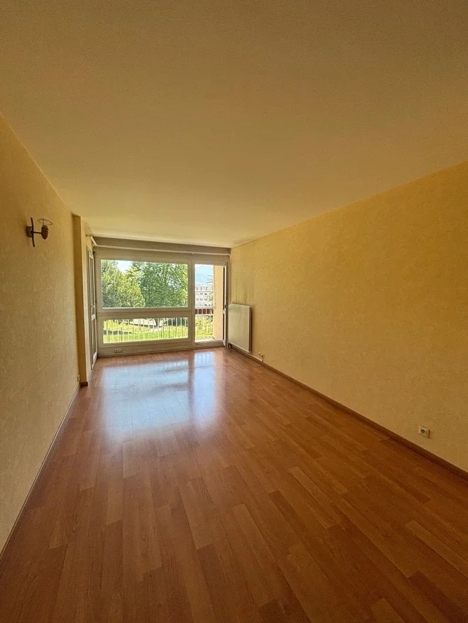 Flat Avenue Marie Curie in Voiron