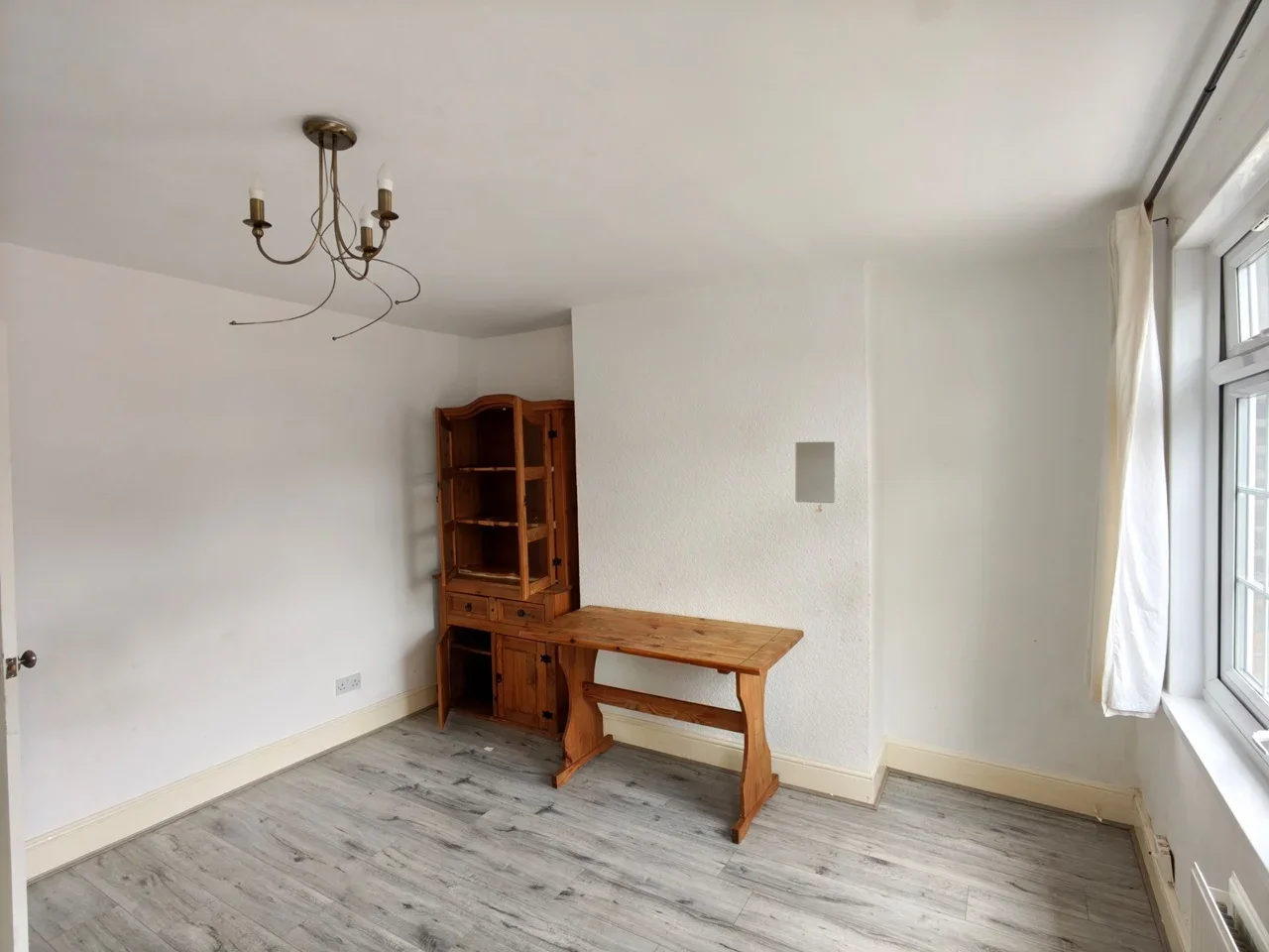 Flat Grange Road in Greater London