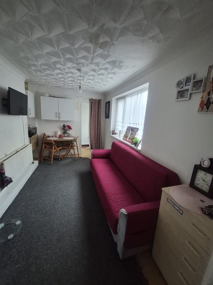 Flat Lascott's Road in Greater London
