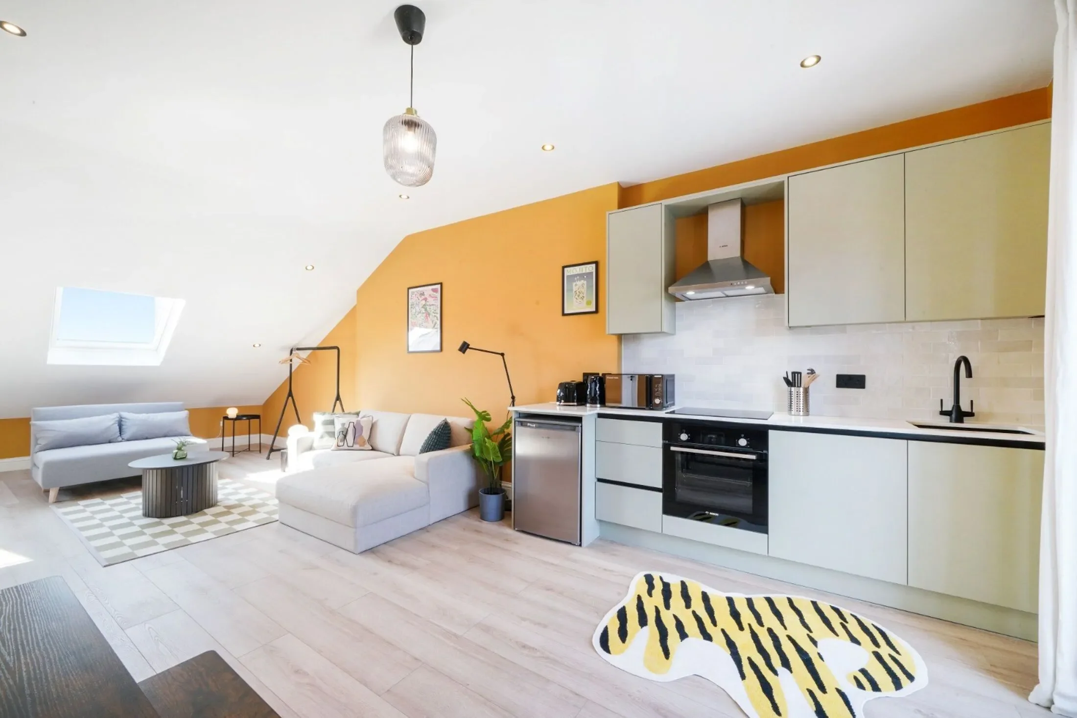 Flat Ravenswood Road in Greater London