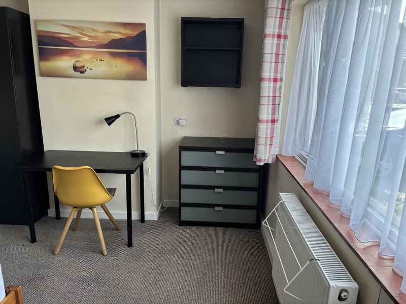 Room Hawthorn Drive in Ipswich