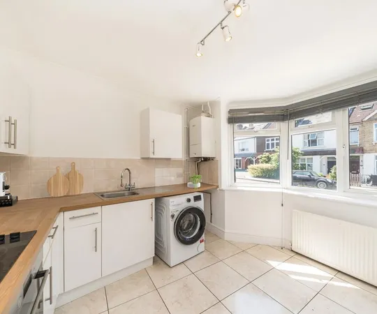 House Manor Grove in Greater London