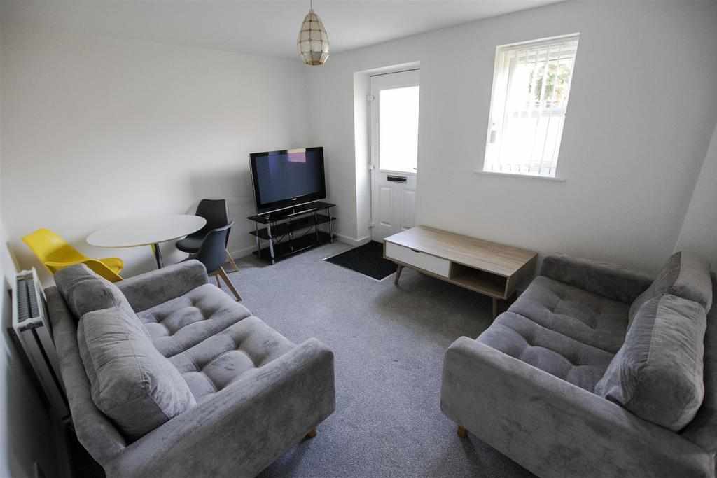 Flat Escelie Way in Birmingham