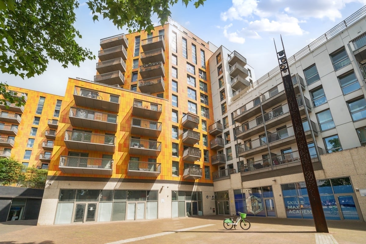 Flat Rathbone Market in Greater London