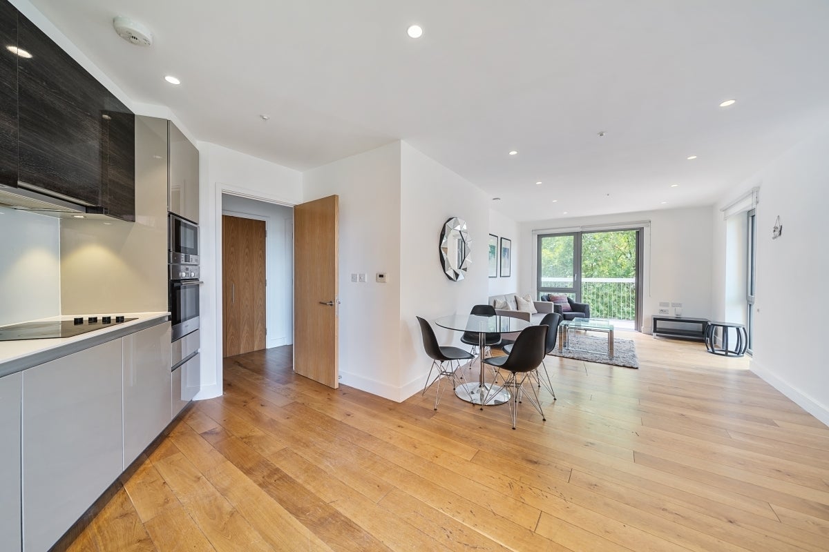 Flat Rathbone Market in Greater London